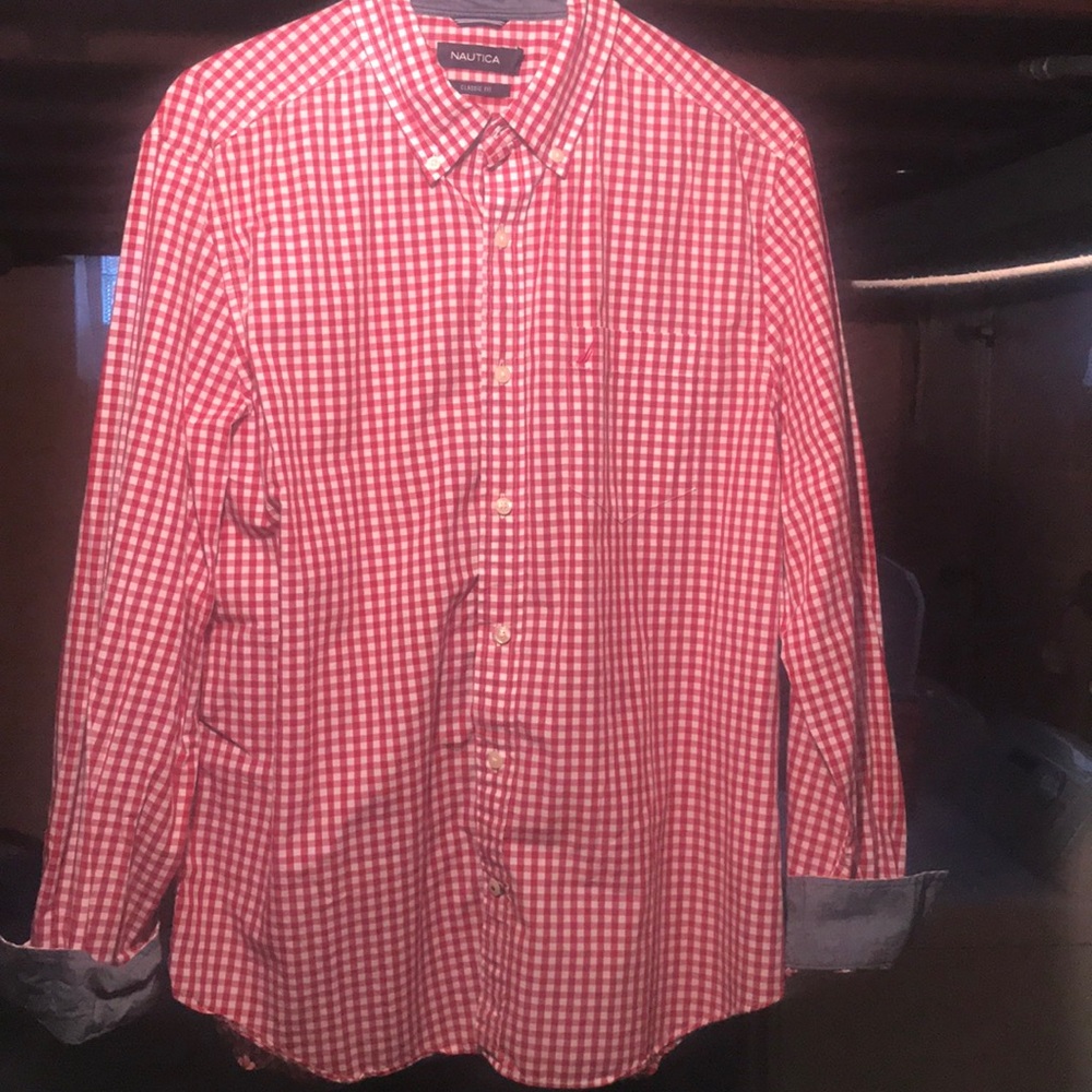 Men's Classic Fit Plaid Button-Down Shirt.